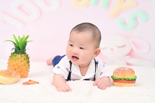 海西宝宝眼角红血丝 海西宝宝眼角红血丝